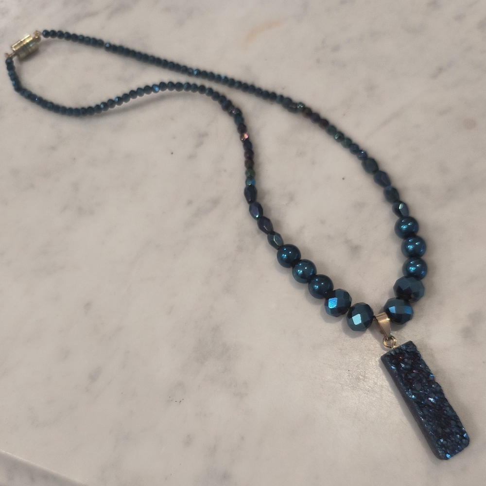 Chic Blue Crystal Necklace